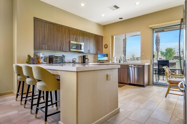 Building Photo - 125 Rainbird Cir