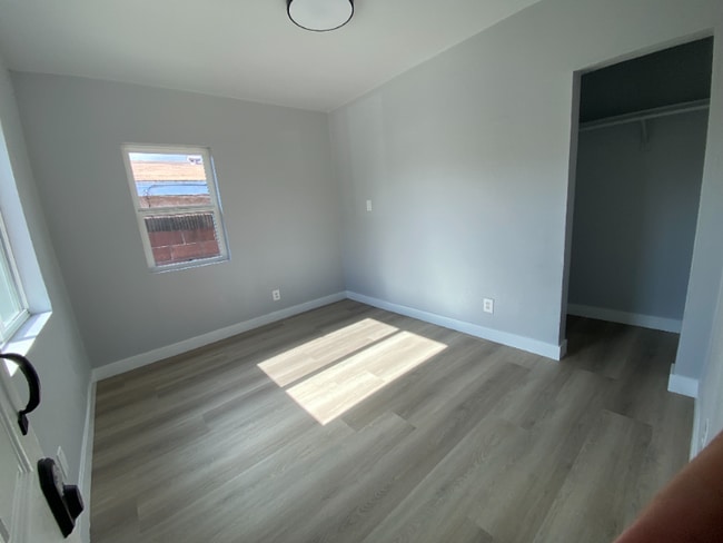 Building Photo - 1509 E 20th St Unit Main House