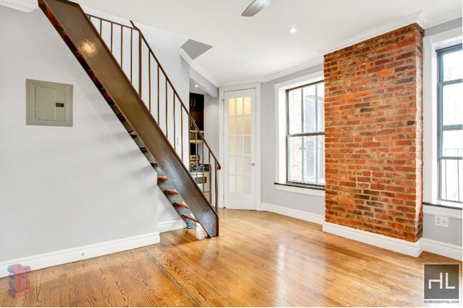 Building Photo - Mott Street Unit 21