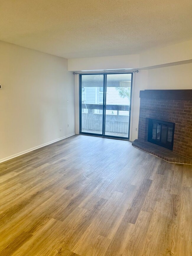 Photo - Spacious 1 bed/one bath in Aurora Unit C4