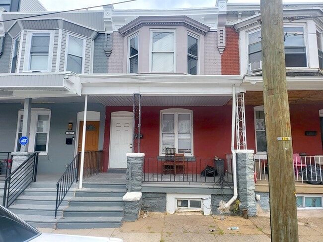 Building Photo - 5415 Pine St Rental