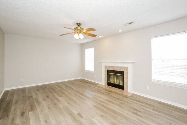 Photo - 209 Bent Stream Ln