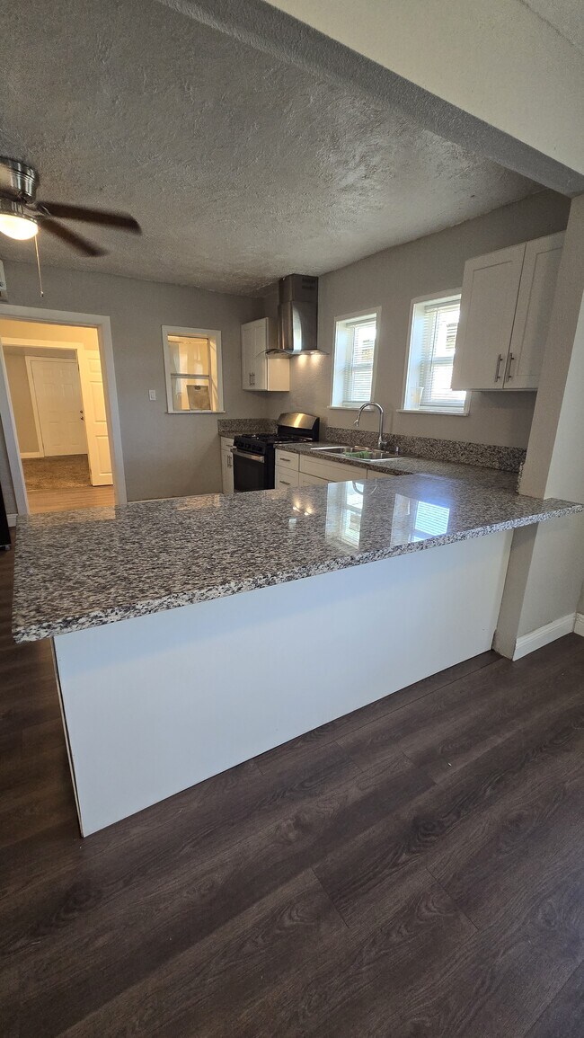 1347 E Shields Ave Apartments Unit Front Fresno, CA