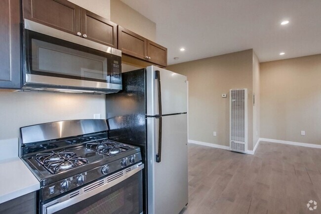 Building Photo - 1602 S 38th St Unit 1602 Rental