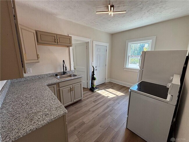 Photo - 3460 Ridge Ave