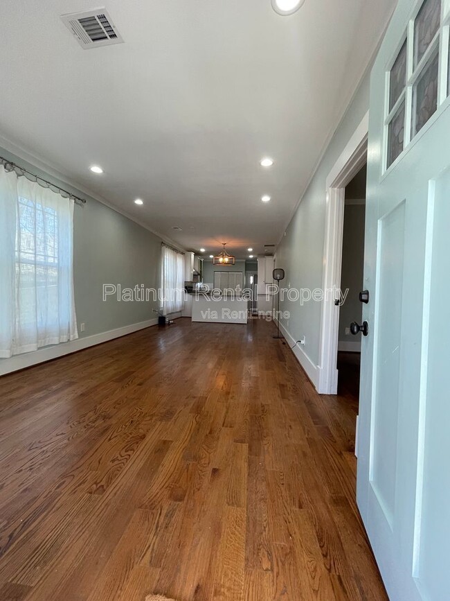 Photo - 301 Fletcher St SW