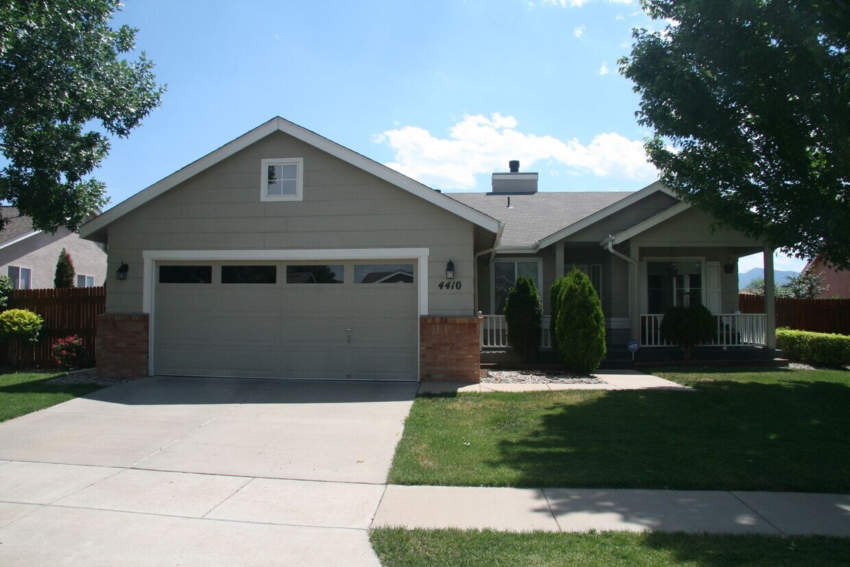 Beautiful 4 Bedroom Ranch Style Home Avail... - Beautiful 4 Bedroom Ranch Style Home Avail...