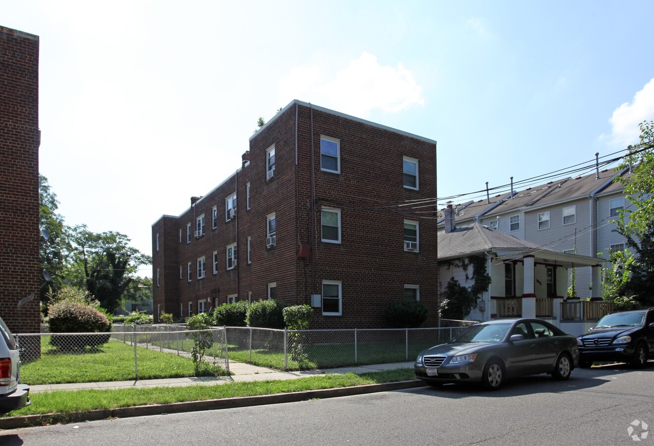 Foto principal - 1410-1412 Young St SE
