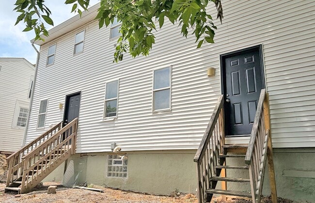Photo - 22-24 W Hollister Unit 24-Duplex