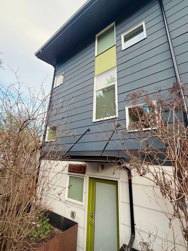 Photo - 2 Bedroom Modern Townhome – Urban Living at Its Best in Vibrant Columbia City