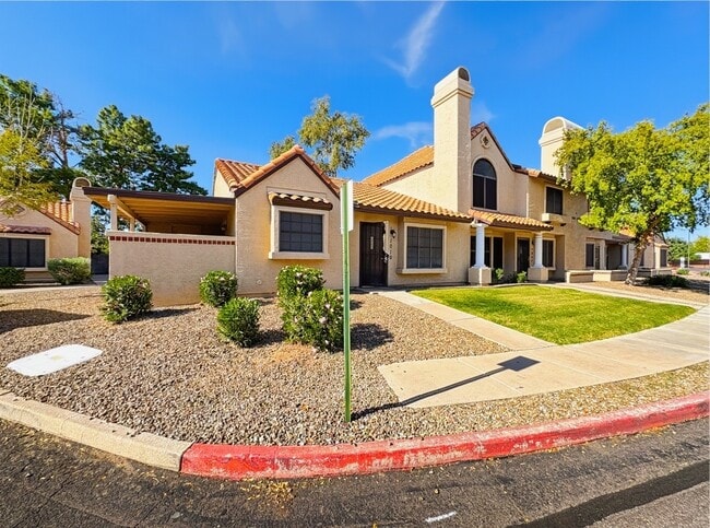 Building Photo - 921 W University Dr