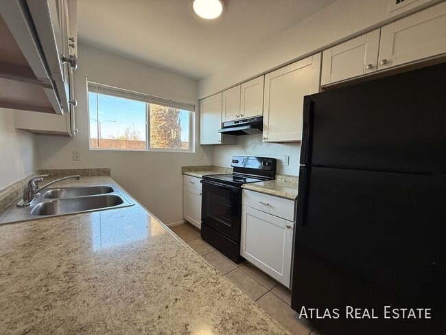 Building Photo - 1045 E University Dr Unit 101