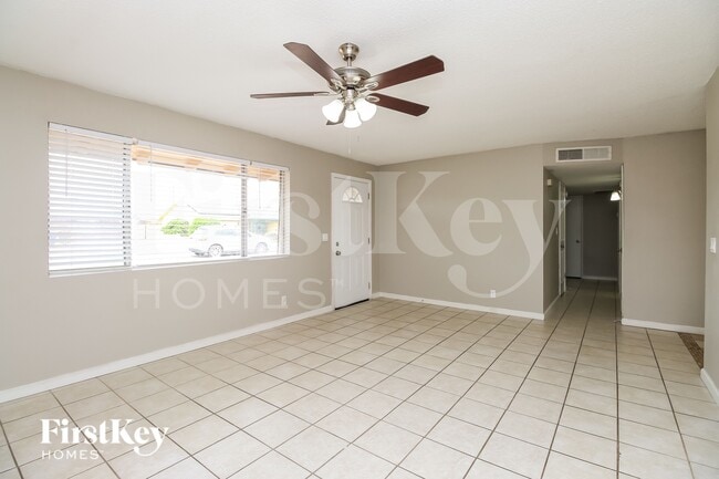 Photo - 509 W 3rd Pl