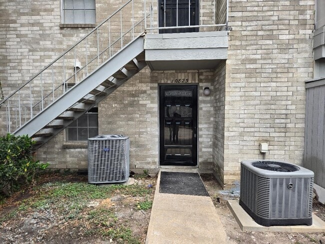 Building Photo - 10823 Braes Bend Dr