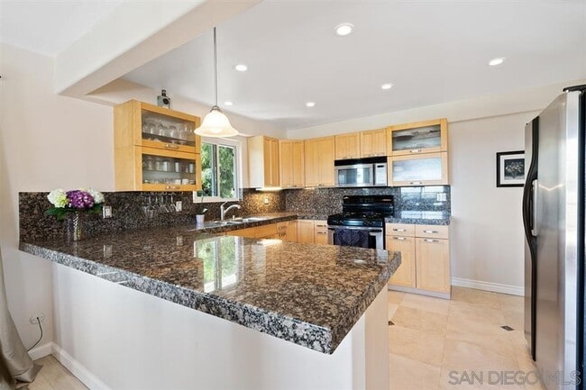 Photo - 1.5 Bedrooms - 1.5 Bathrooms Split Level House - Mt. Helix Artist’s Colony Executive Rental