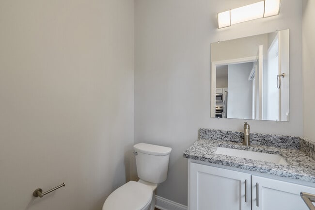 Medio baño del primer piso - Marion Gardens Townhomes