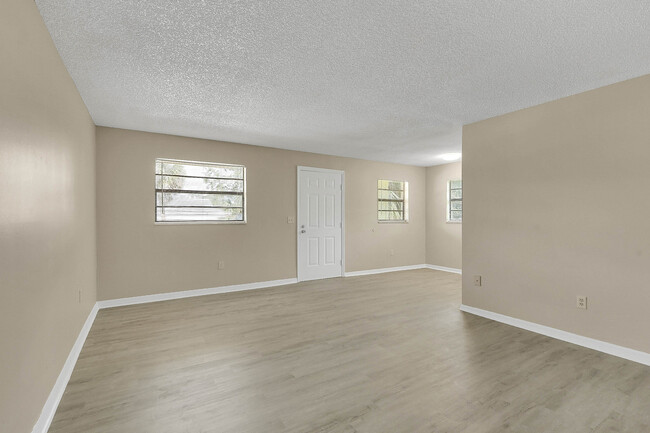 Photo - Parrott's Landing Apartments