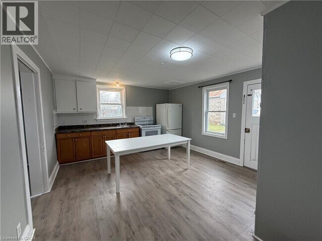 Photo - 103 ELLIOTT St