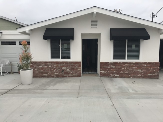 front of unit - 189 Santa Isabel Ave Unit C