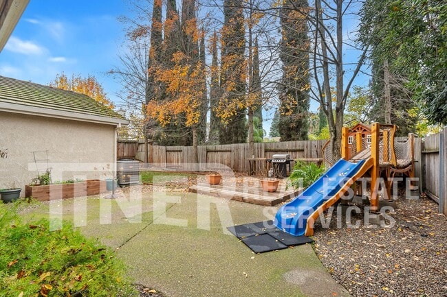 Photo - 134 John Henry Cir