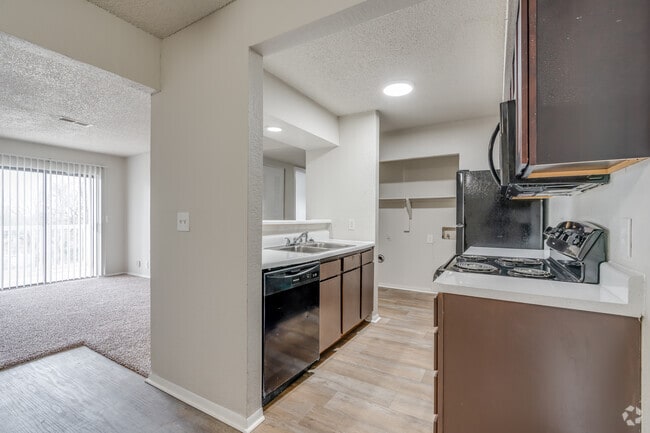 2BR, 1BA - 923SF - Kitchen