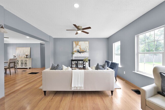 Photo - 11636 Old Oaks Ln