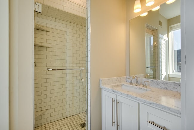 Photo - 1701 Westport Rd