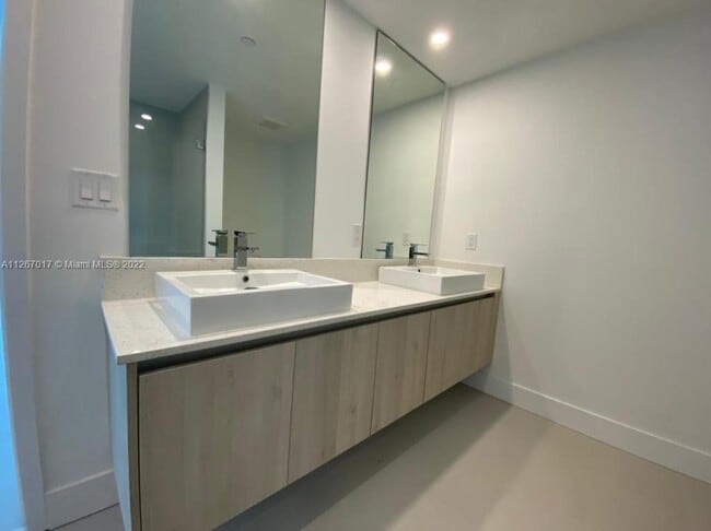 Photo - 2 bedroom in North Miami FL 33181 Unidad PH3