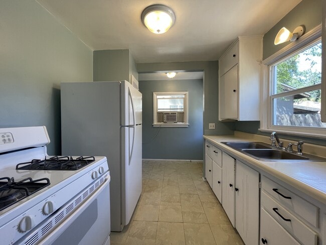 Photo - 568 E 9th Ave House