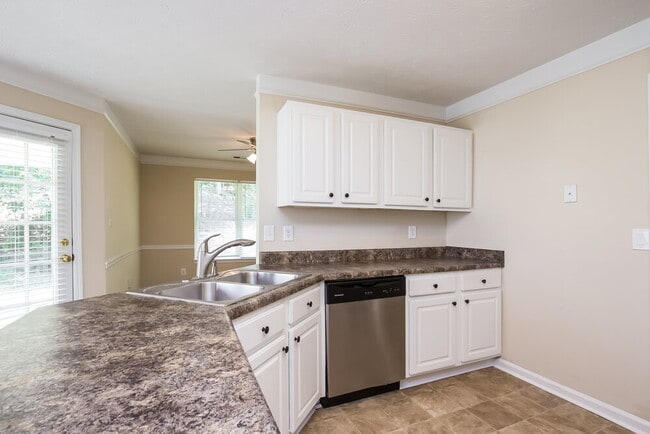 Photo - 1715 Heatherton Rd