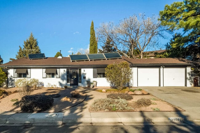 Building Photo - 3907 Solano Pl NE Rental