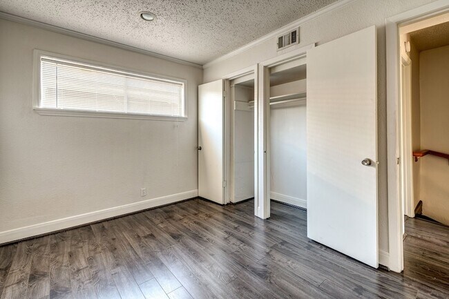 Photo - 4321 Hazard St Unidad 9