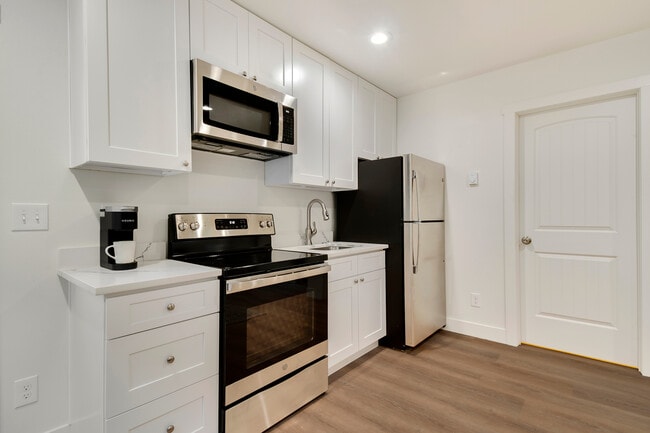 Photo - 1304 E 4th St