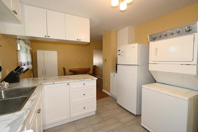 Photo - 2 bedroom in Kitimat BC V8C 1G8