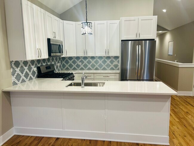 Photo - 643 E 50th St Unidad #3