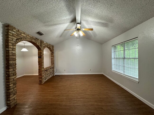 Photo - 201 Barbara St Unit A