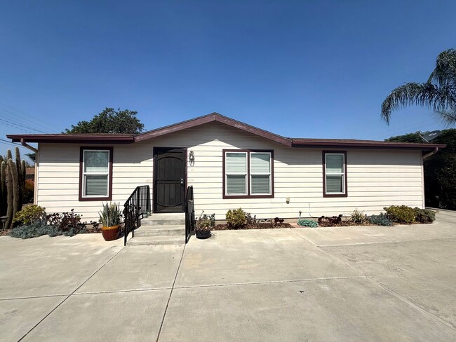 Building Photo - Spacious 3-bedroom, 2-bathroom home in the desirable College Area of San Diego