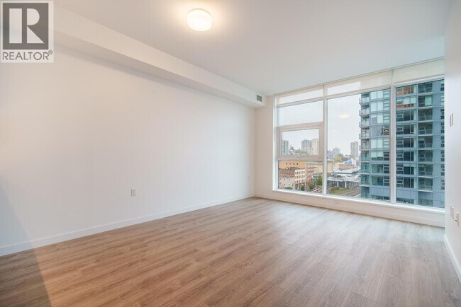 680 Quayside Dr Unit 605