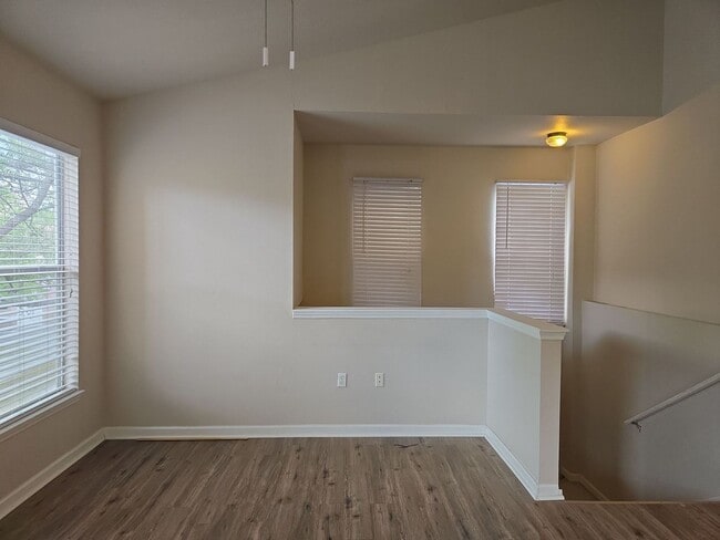 Building Photo - Welcome to this charming 2-bedroom, 2 bath condo in the heart of New Tampa