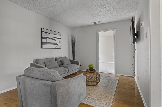 Building Photo - 1022 Baden Rental