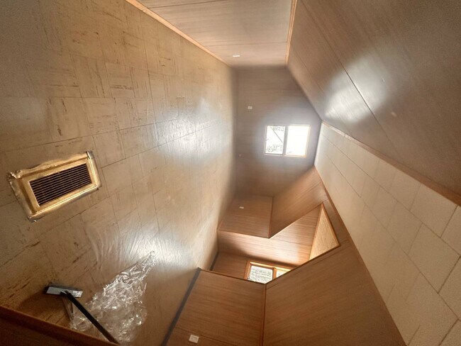 Photo - 551 Emerson St