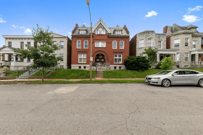 Building Photo - 4206 Castleman Ave Unit 2E