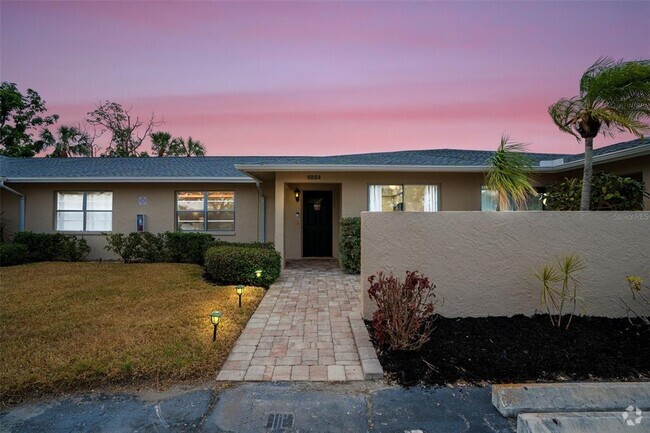 Building Photo - 6884 W Country Club Ln Rental