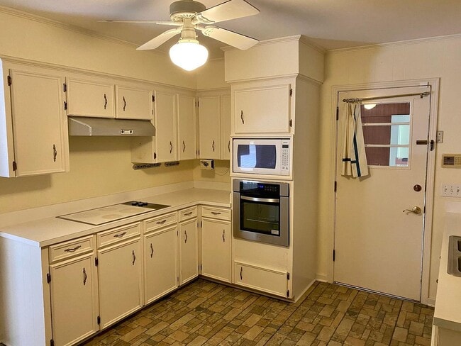 Photo - 212 Pimlico Pl