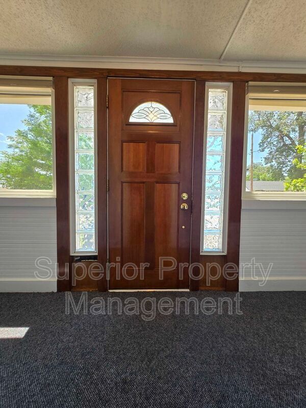 Photo - 611 Seymour Ave