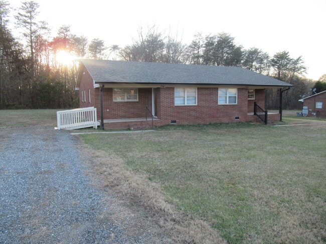 Building Photo - Newly Renovated Brick Duplexes in Lincolnton!