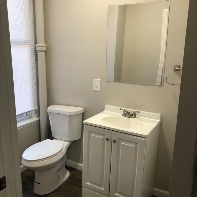 Photo - 2327 Duncan St