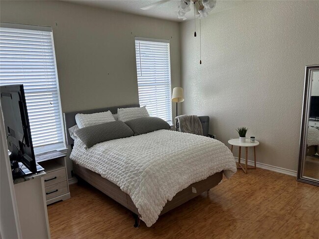 Photo - 105 Sabine Dr