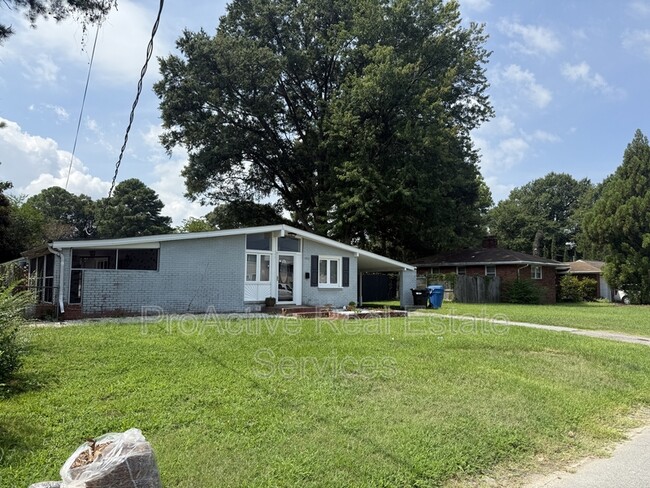 1021 Mineola Dr