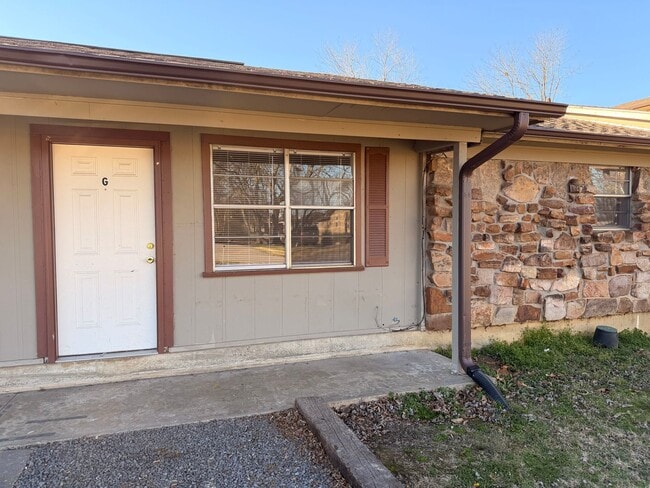 Building Photo - 1502 S Commerce Ave Unit Apt G